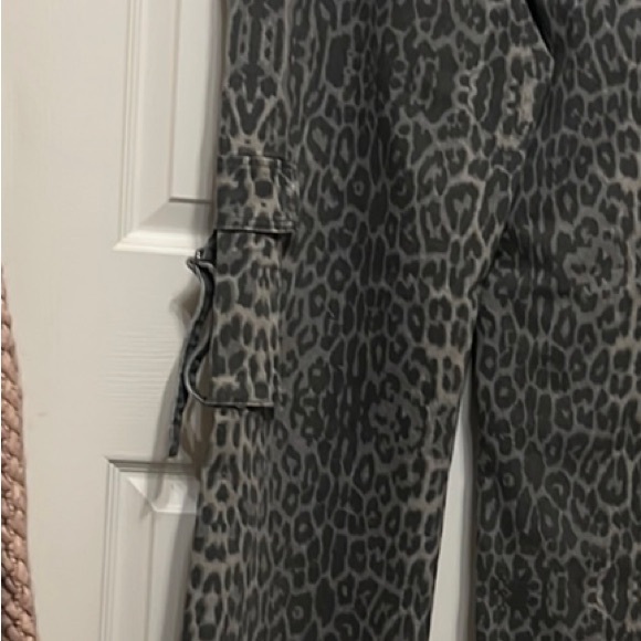 NWT Disclosure Leopard Print Cargo Pants - Picture 3 of 5